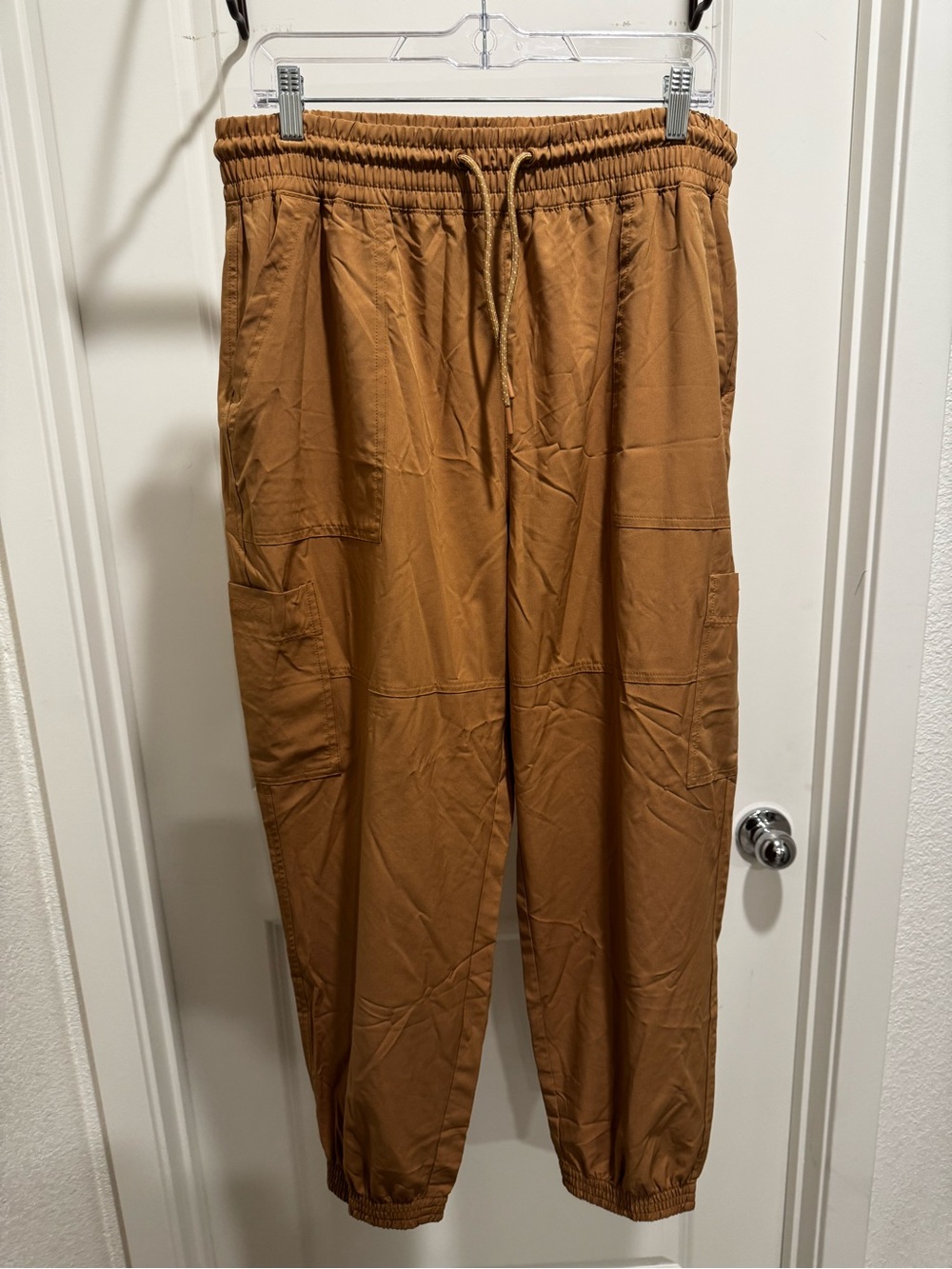 NWOT! Old Navy Women's Tan/Camel Drawstring Cargo Joggers - Size Large